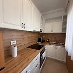 2br In Tiranas Trendiest Neighborhood شقة *