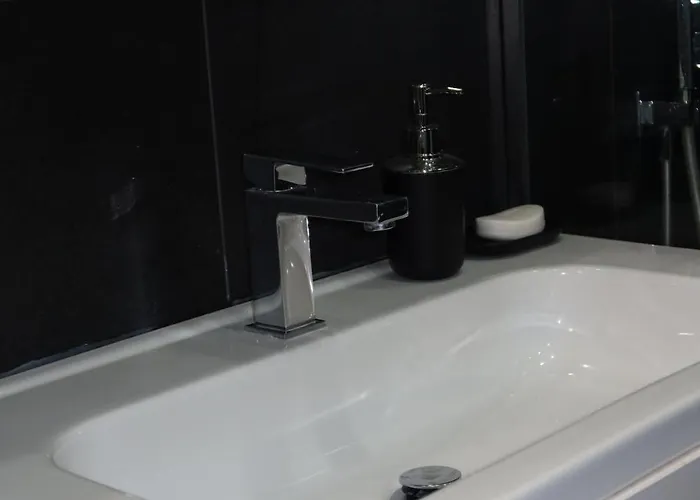 2br In Tiranas Trendiest Neighborhood * 地拉那